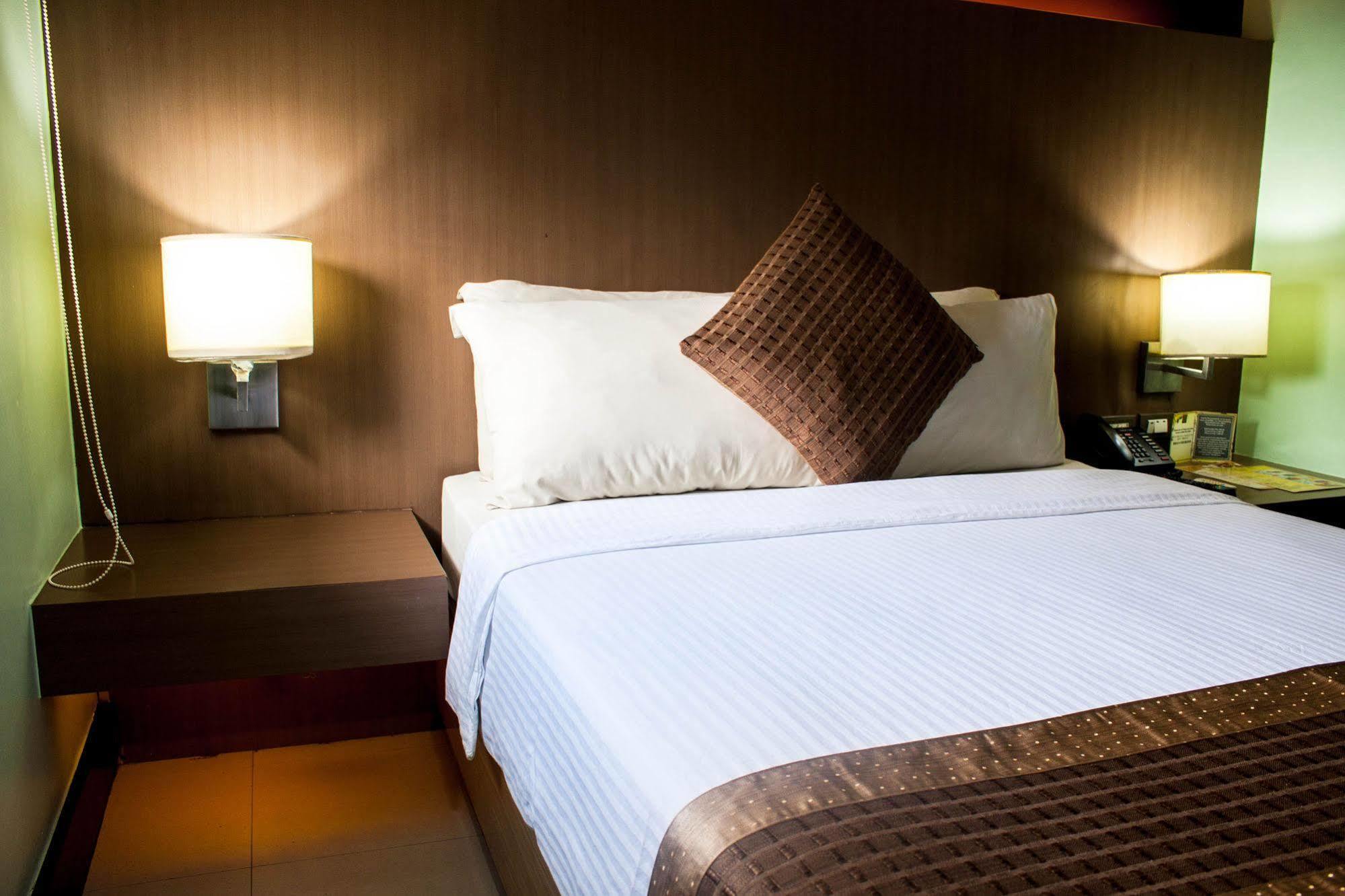 Manila Grand Opera Hotel Екстериор снимка
